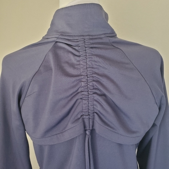 Head Quarter Zip Athletic Top with Ruched Back and Sleeves - Picture 7 of 13